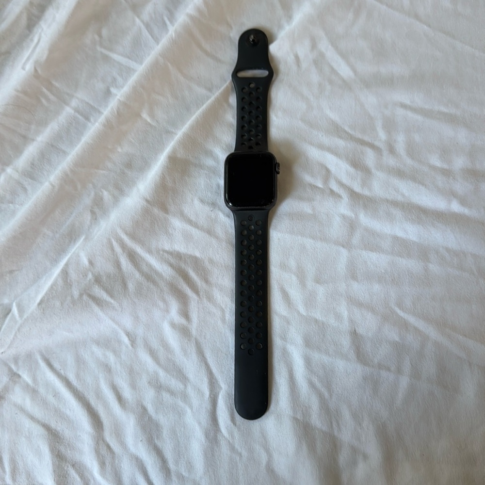 apple watch se 40mm nike edition wr 50mm